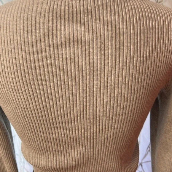 Brandy Melville Cropped Long Sleeve Ribbed Knit Top - Picture 6 of 9